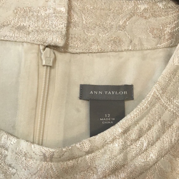 Ann Taylor Cream Metallic Brocade Dress in Size 12. - Picture 2 of 5